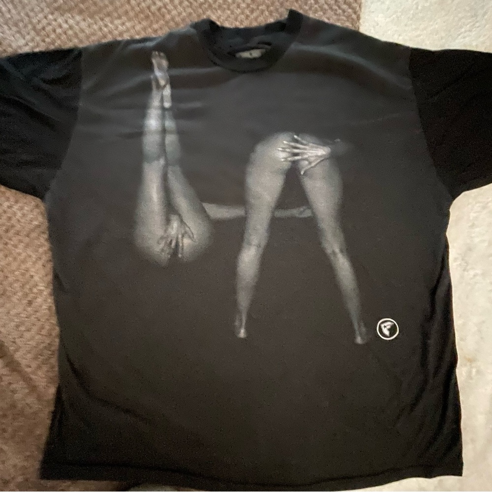 Men’s Famous T-shirt size XL new never worn
